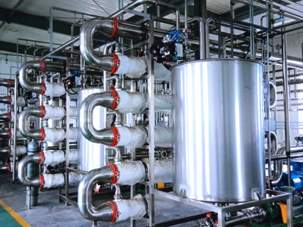 Membrane concentration and dealcoholization system